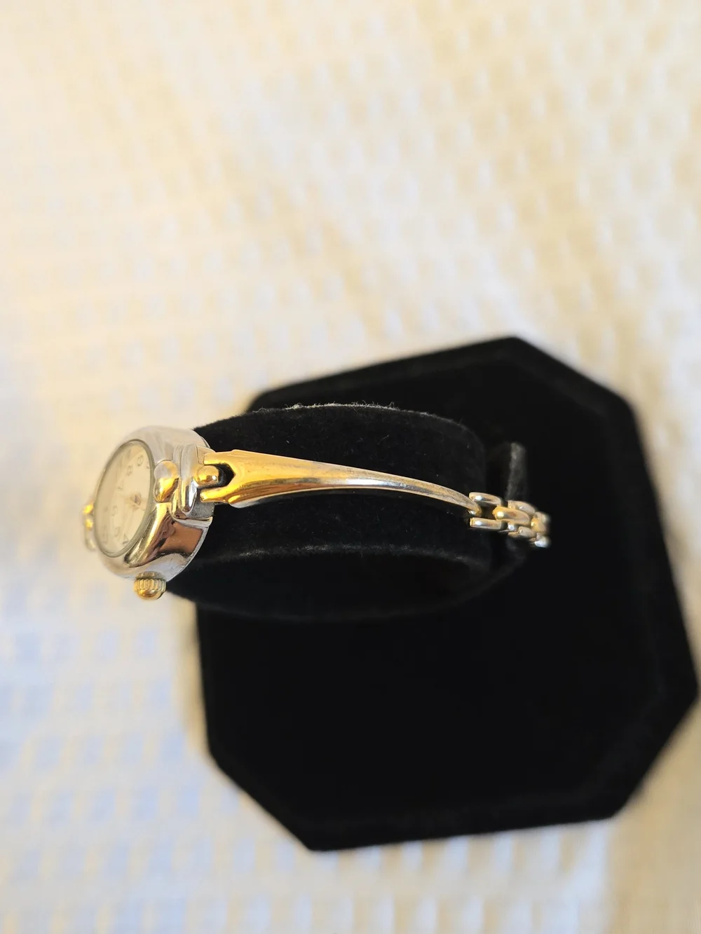 Avon elegant gold